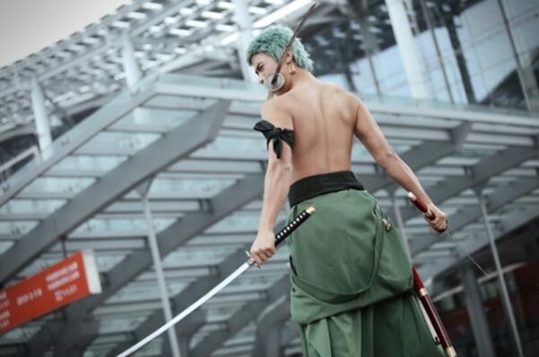 【OD体育】男子酒后耍酒疯狂砸饭馆踢伤民警